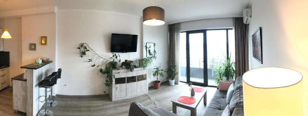Ameri Plaza Green Apartments Тбилиси Экстерьер фото