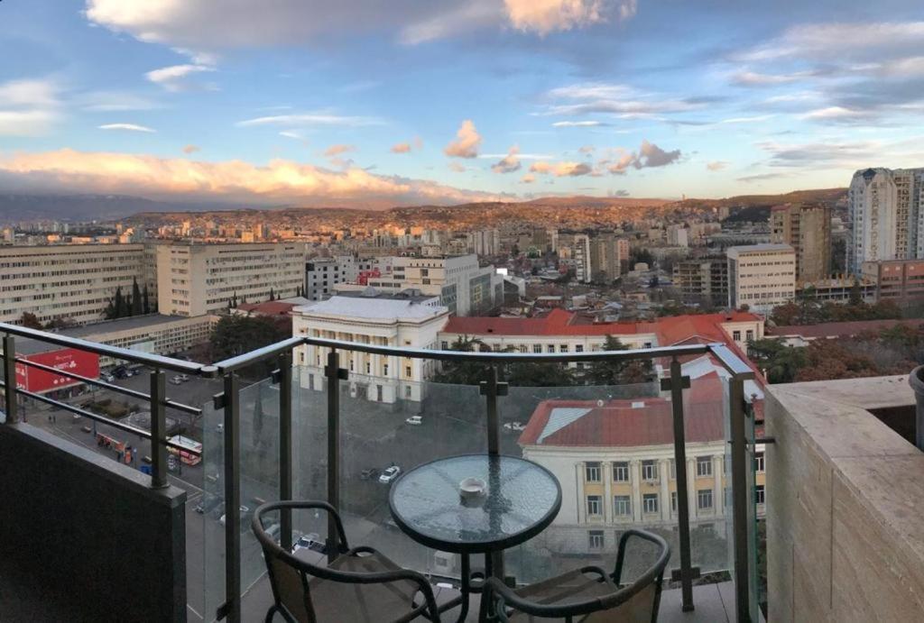 Ameri Plaza Green Apartments Тбилиси Экстерьер фото